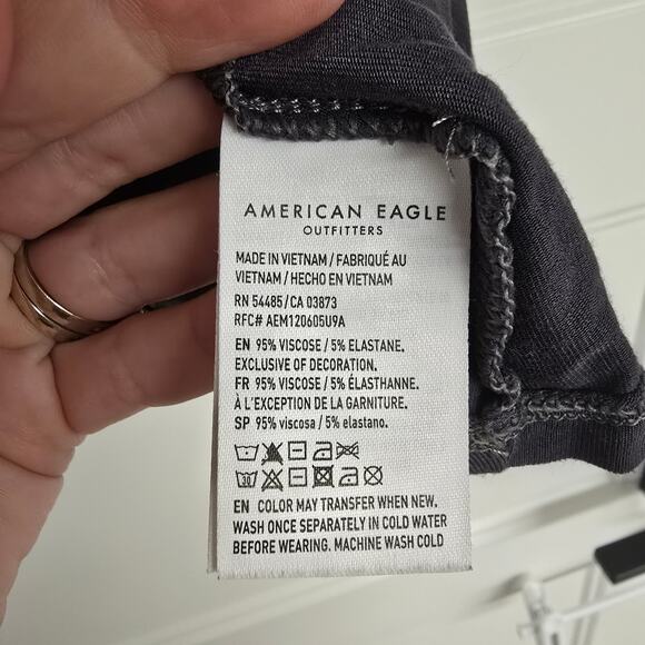 Women's American Eagle "Soft & Sexy" Gray Crochet V-Neck Crop Top | Size XS - Picture 9 of 9